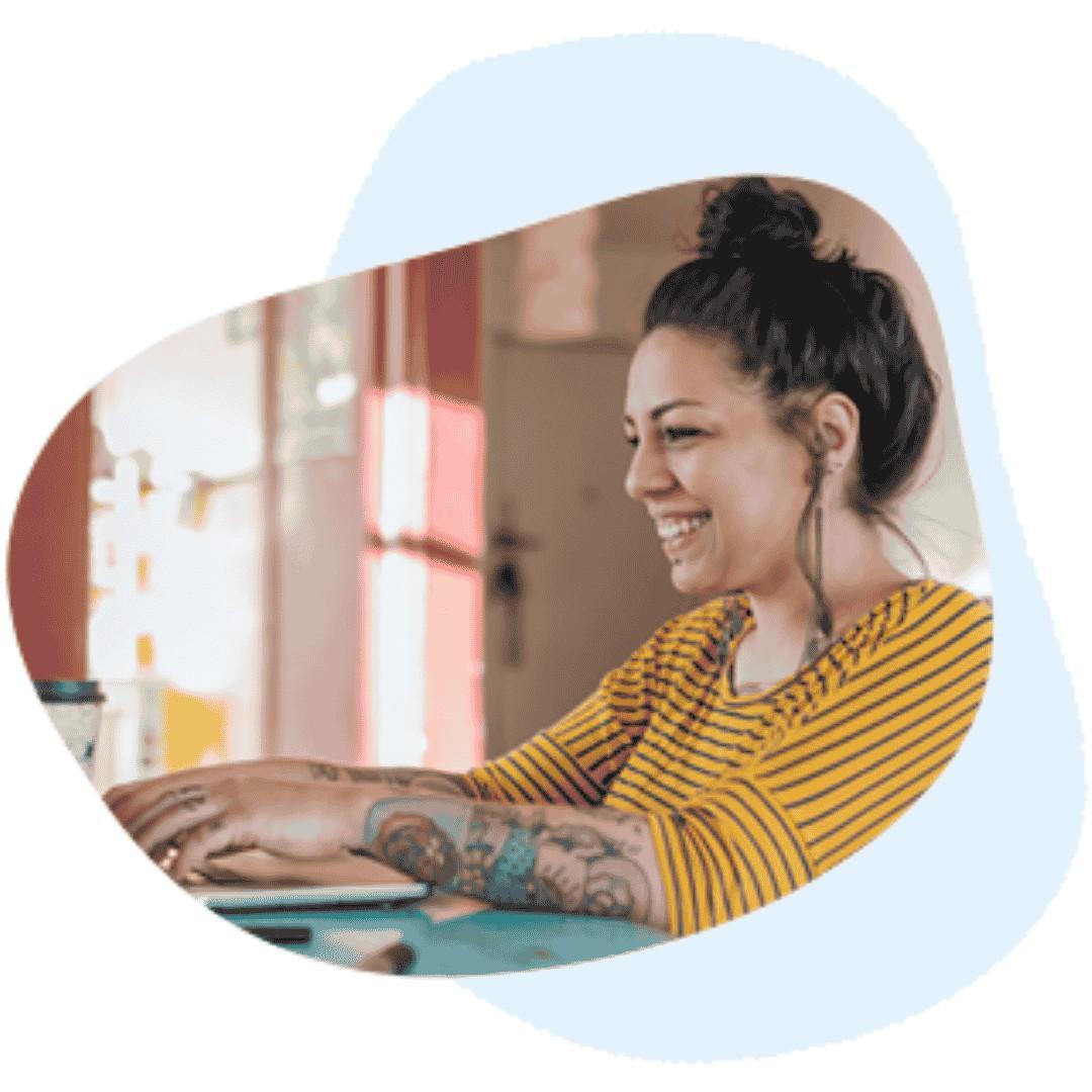 woman-typing-on-computer